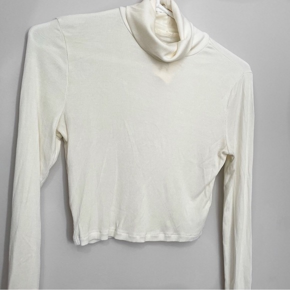 Aritzia Sunday Best Cropped Turtleneck - Picture 2 of 2